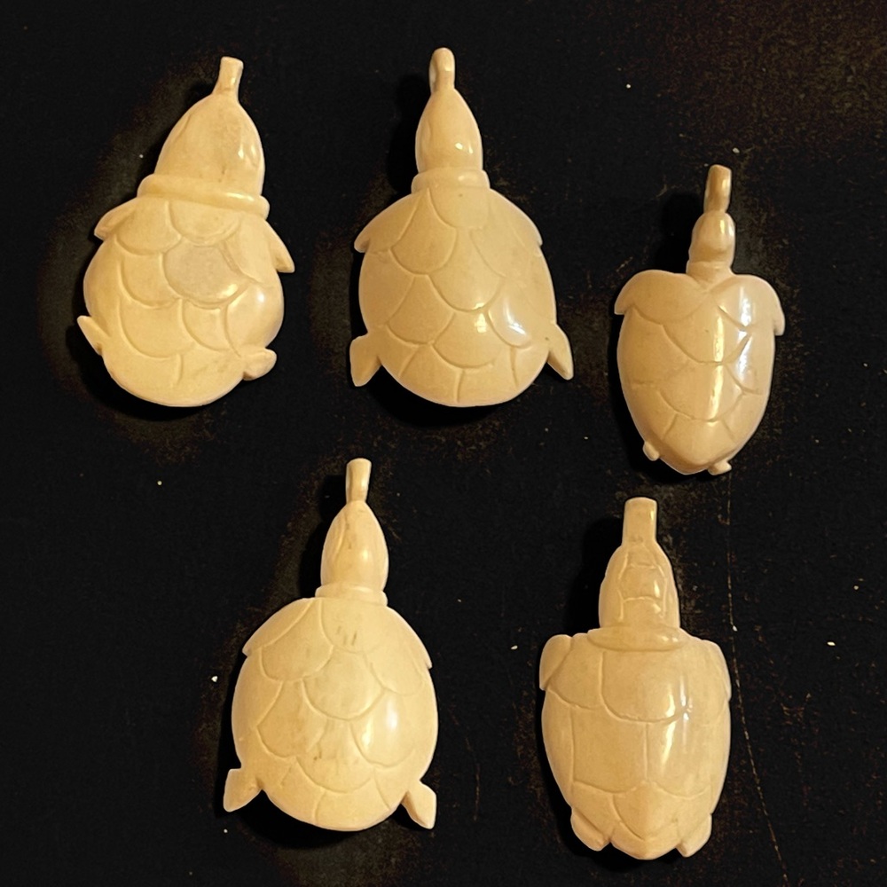 Cream Bone Turtle Shaped Pendants/ Drop Beads